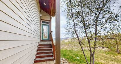 Spacious Home with A/C, Mountain Views, Fireplace & Garage