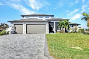 Exterior - Saltwater Playhouse 1005 (Cape Coral)