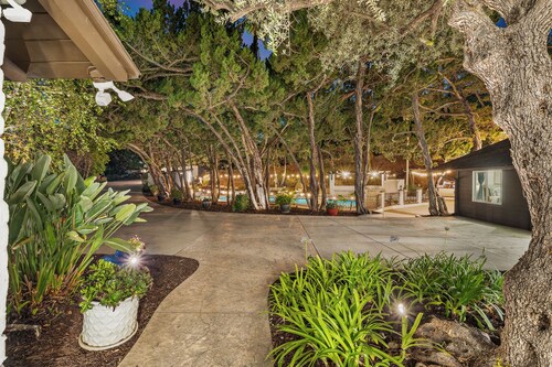 Sauna, Gym, Pool, 7 Bed, Parking Yard, Ranch Style