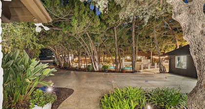 Sauna, Gym, Pool, 7 Bed, Parking Yard, Ranch Style