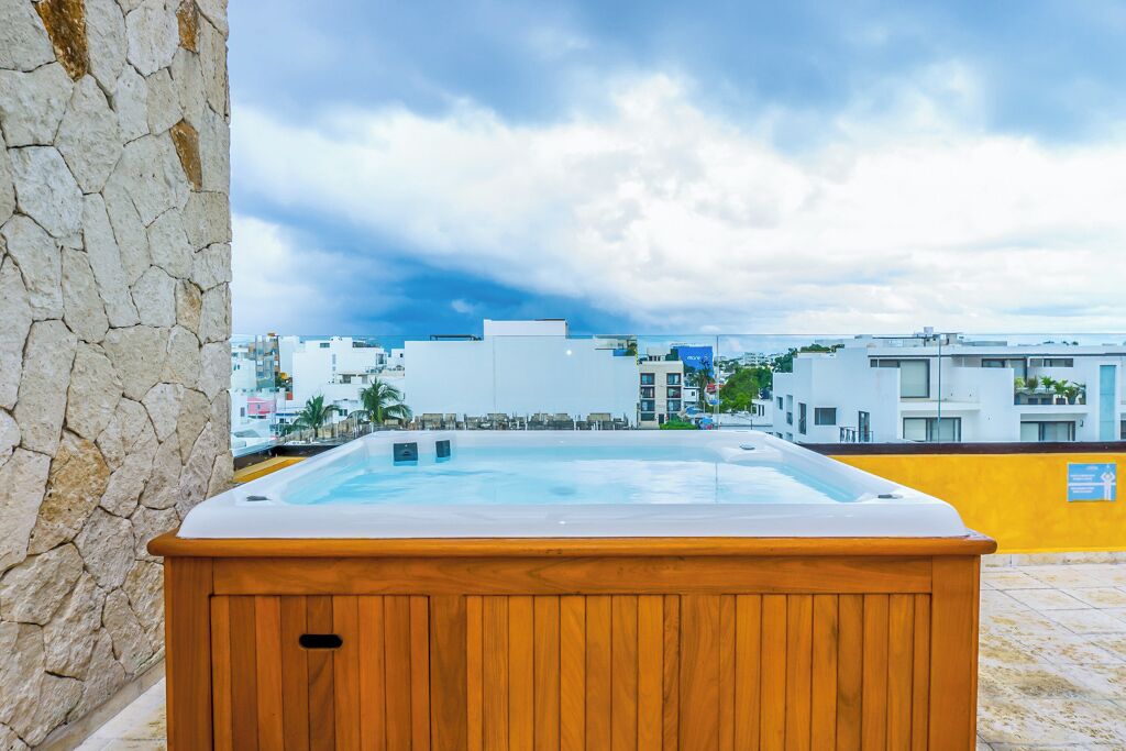 Outdoor spa tub