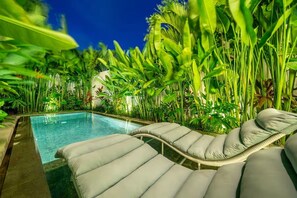 Kolam renang terbuka 