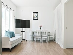 Living area - Modern & Private 2Bedroom Laneway house near UBC (Vancouver)