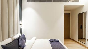 Superior Room, City View | Desk, free WiFi, bed sheets