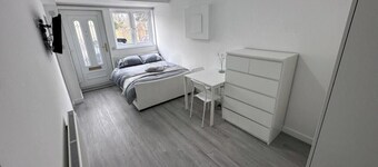 Bright & Stylish Studio Flat