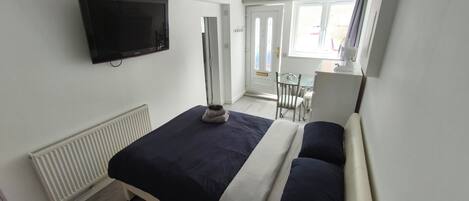 Apartment, 1 Bedroom | Room amenity