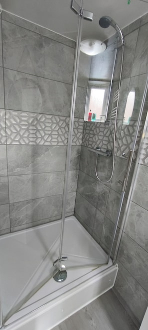 Apartment, 1 Bedroom | Bathroom - Bright & Stylish Studio Flat (Chelmsford)