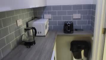 Apartment, 1 Bedroom | Private kitchen
