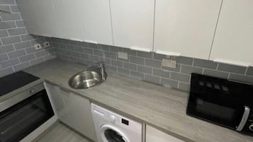 Apartment, 1 Bedroom | Private kitchen