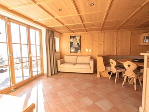 Living area - Dreamy suite with its own terrace (Bramberg am Wildkogel)