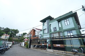 Economy Single Room, 1 Katil Bujang (Single), Balcony, Hill View | Bahagian luar