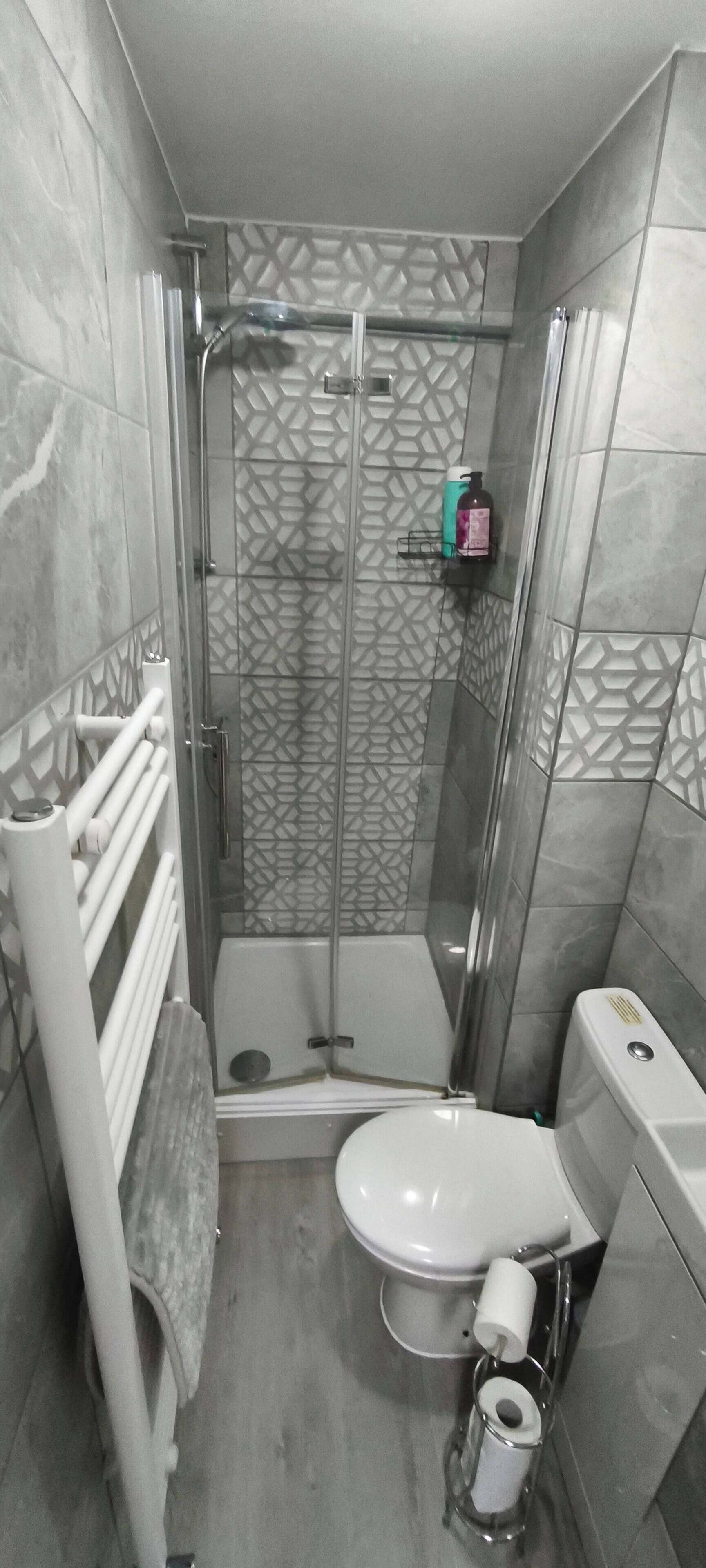 Room, 1 Bedroom | Bathroom