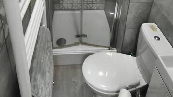 Room, 1 Bedroom | Bathroom