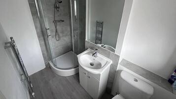 Room, 1 Bedroom | Bathroom