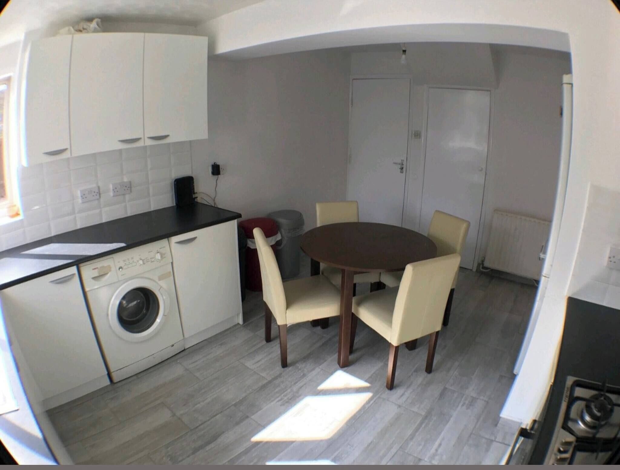 Room, 1 Bedroom | Dining