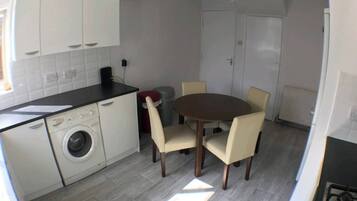 Room, 1 Bedroom | Dining