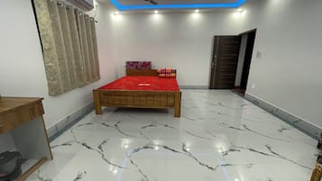 Triple Room, Garden View | Blackout drapes, soundproofing, free WiFi