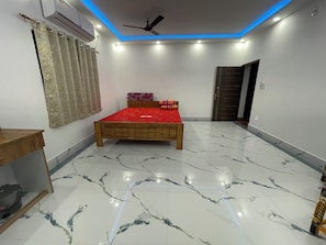 Triple Room, Garden View | Blackout drapes, soundproofing, free WiFi