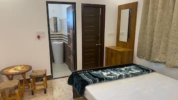 Double Room, Garden View | Blackout drapes, soundproofing, free WiFi