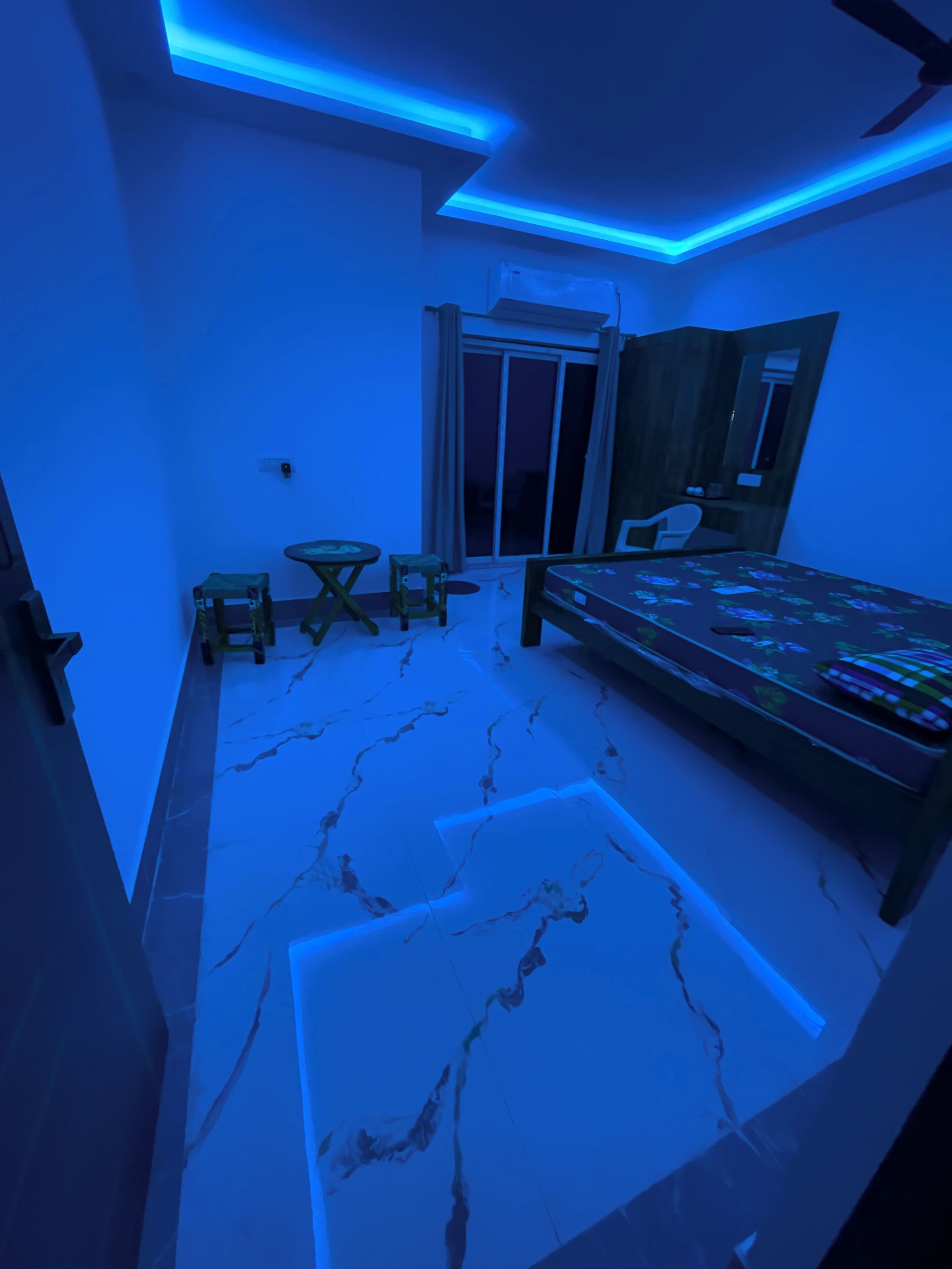 Suite, Garden View | Blackout drapes, soundproofing, free WiFi