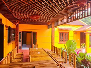Outdoor dining - Ninh Binh Riverside Retreat 6-10 Guests near Station, Tam Coc, Hang Mua & center (Hoa Lư)