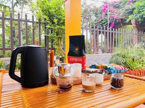 Outdoor dining - Ninh Binh Riverside Retreat 6-10 Guests near Station, Tam Coc, Hang Mua & center (Hoa Lư)