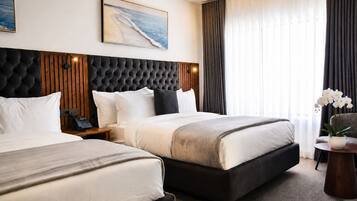 Deluxe Twin Room | In-room safe, desk, blackout drapes, free WiFi