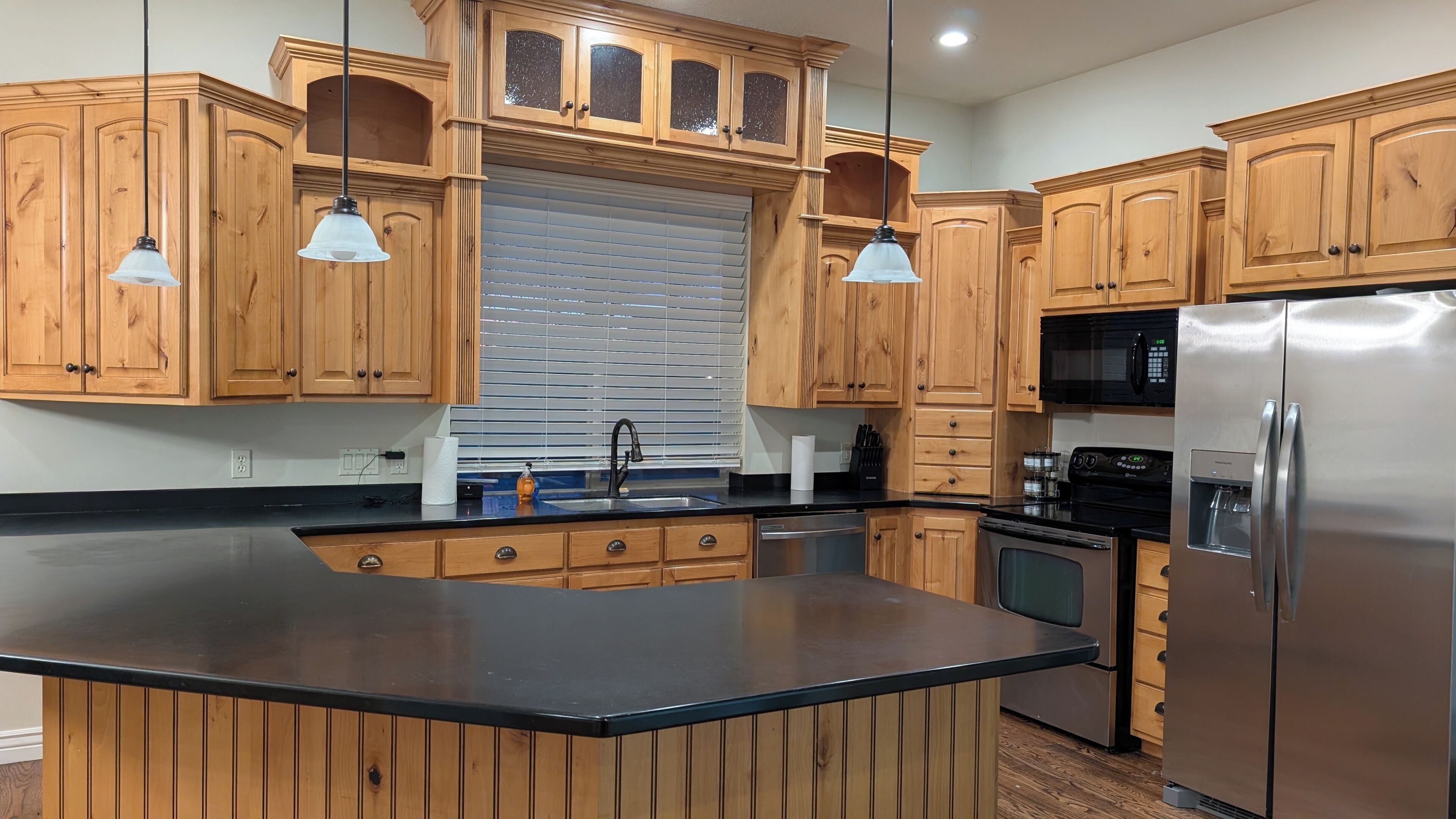 Coffee/tea maker, fridge, microwave, oven