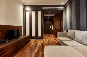 Phòng Suite Superior, 1 phòng ngủ, máy điều hòa, quang cảnh thành phố | Khu phòng khách