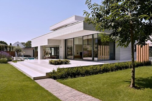 Exclusive family villa with pool, jacuzzi and 3 luxury suites in Brabant