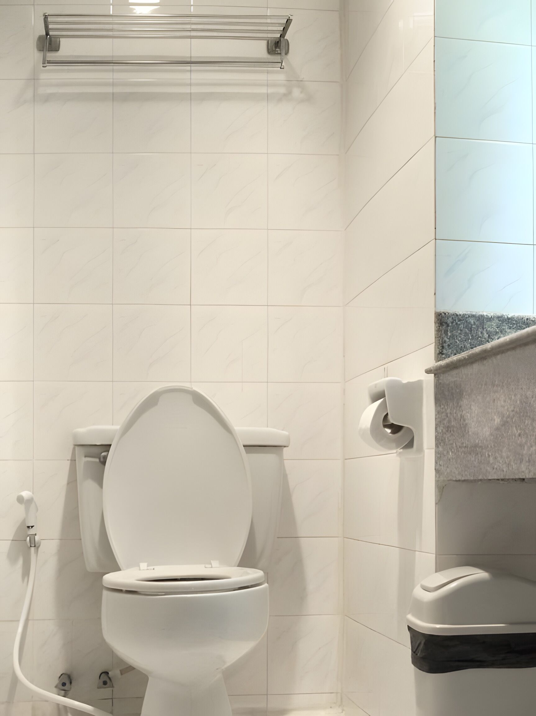Comfort Double Room, 1 Queen Bed, Non Smoking, City View | Bathroom | Hair dryer, towels, soap, shampoo