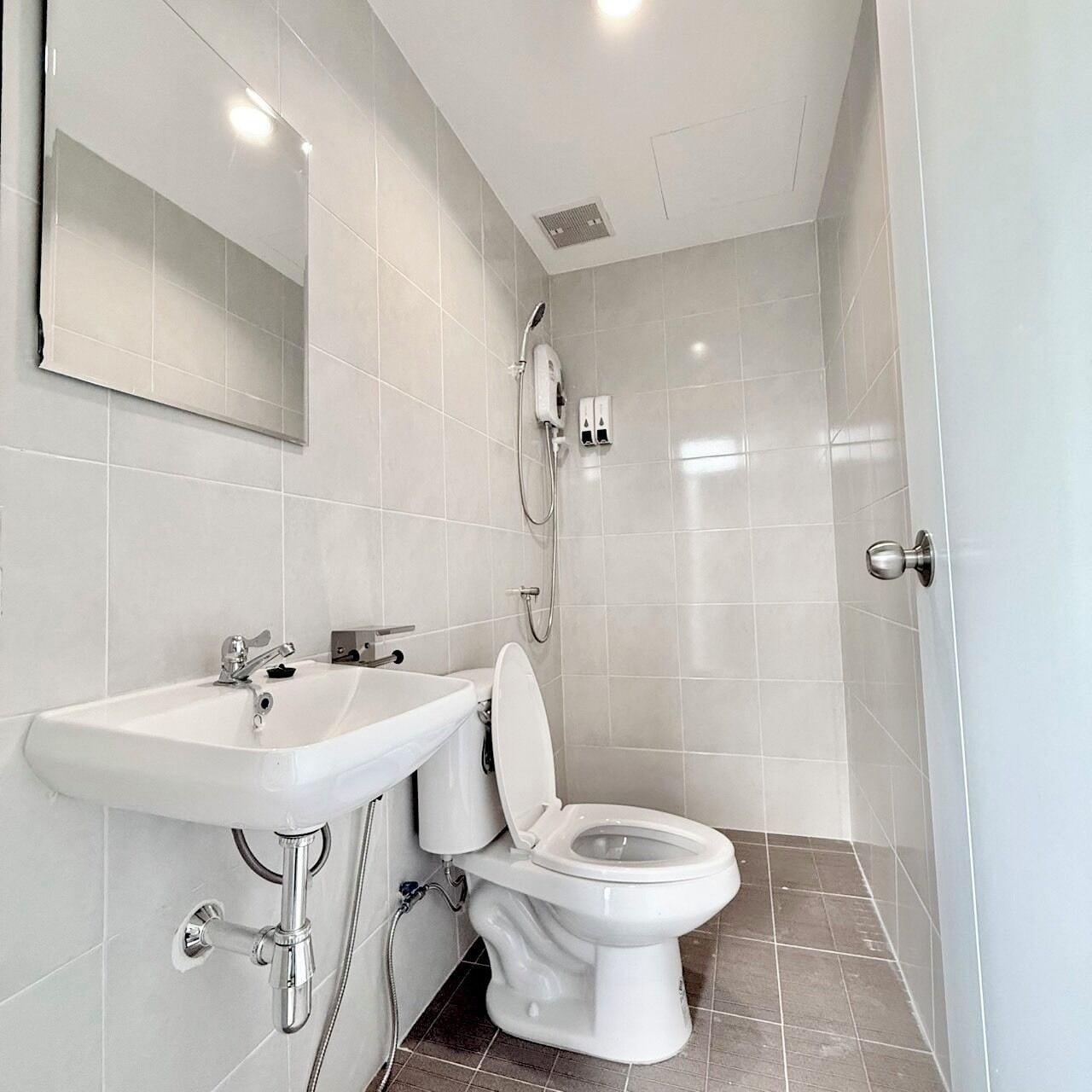 Comfort Double Room, 1 Queen Bed, Non Smoking, City View | Bathroom
