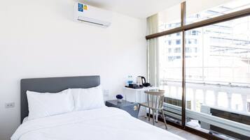 Comfort Double Room, 1 Queen Bed, Non Smoking, City View | Desk, free WiFi