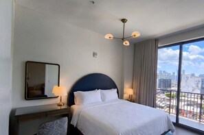 1 habitación, tabla de planchar con plancha, wifi gratis y ropa de cama 
