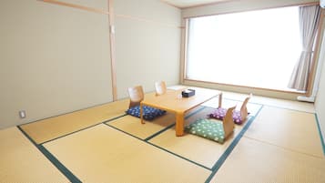 Family Room, Non Smoking, Mountain View | Dining