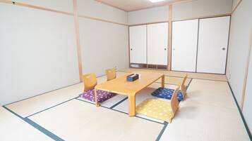 Family Room, Non Smoking, Mountain View | Dining