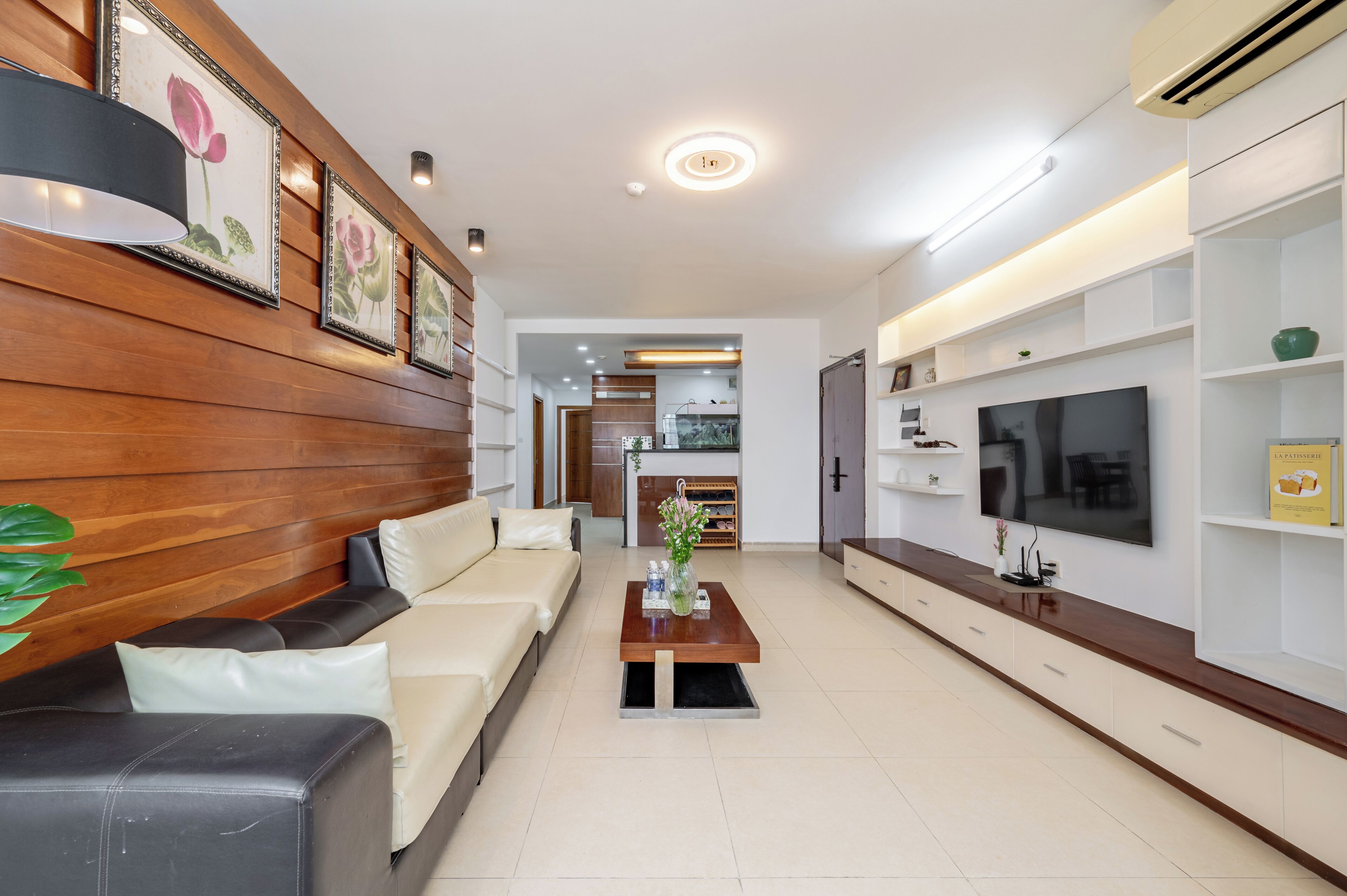 Executive-Apartment, 3 Schlafzimmer, Stadtblick | Wohnbereich | Fernseher