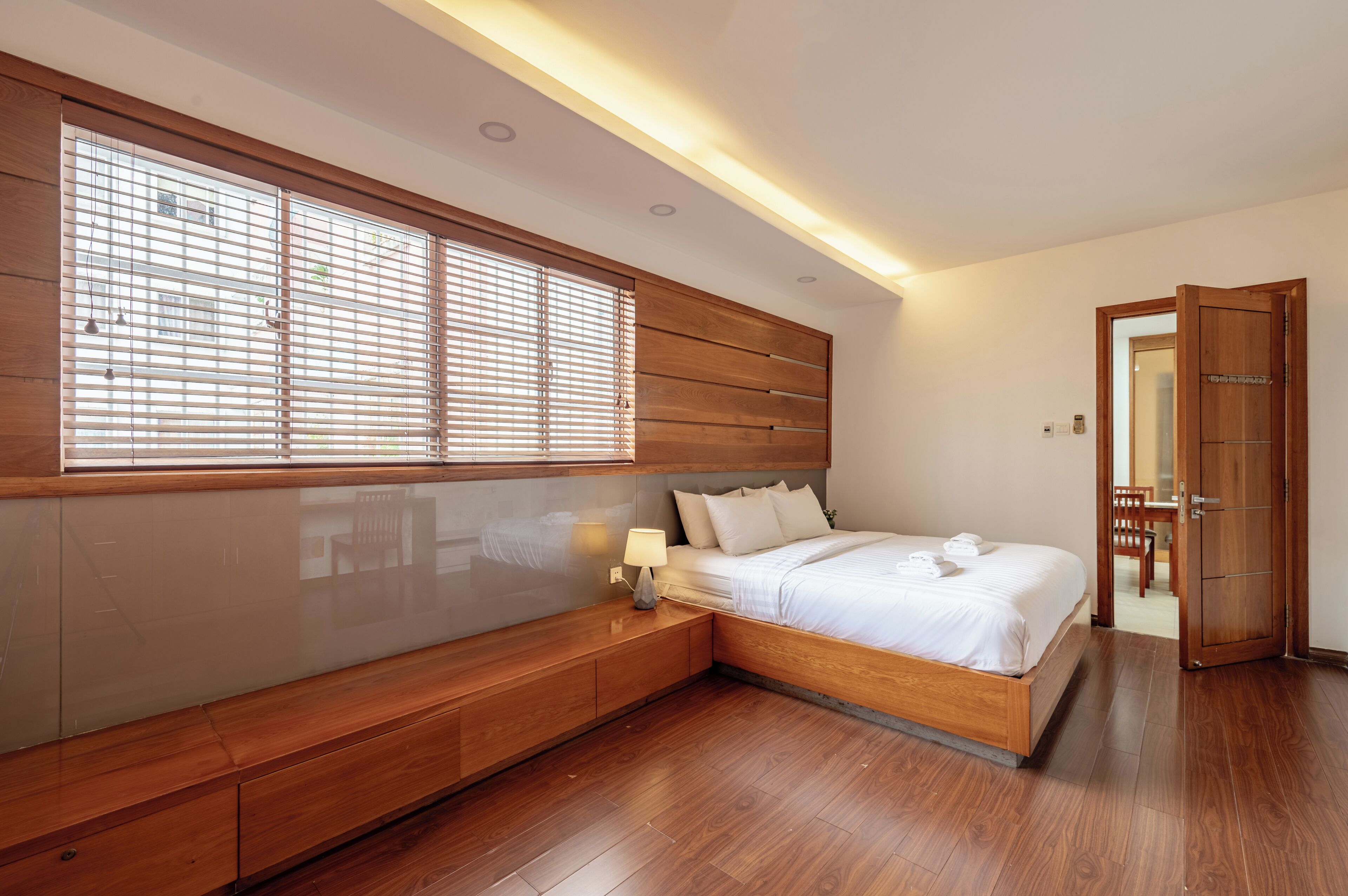 Executive-Apartment, 3 Schlafzimmer, Stadtblick | Schreibtisch, laptopgeeigneter Arbeitsplatz, Verdunkelungsvorhänge