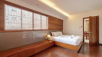 Executive-Apartment, 3 Schlafzimmer, Stadtblick | Schreibtisch, laptopgeeigneter Arbeitsplatz, Verdunkelungsvorhänge