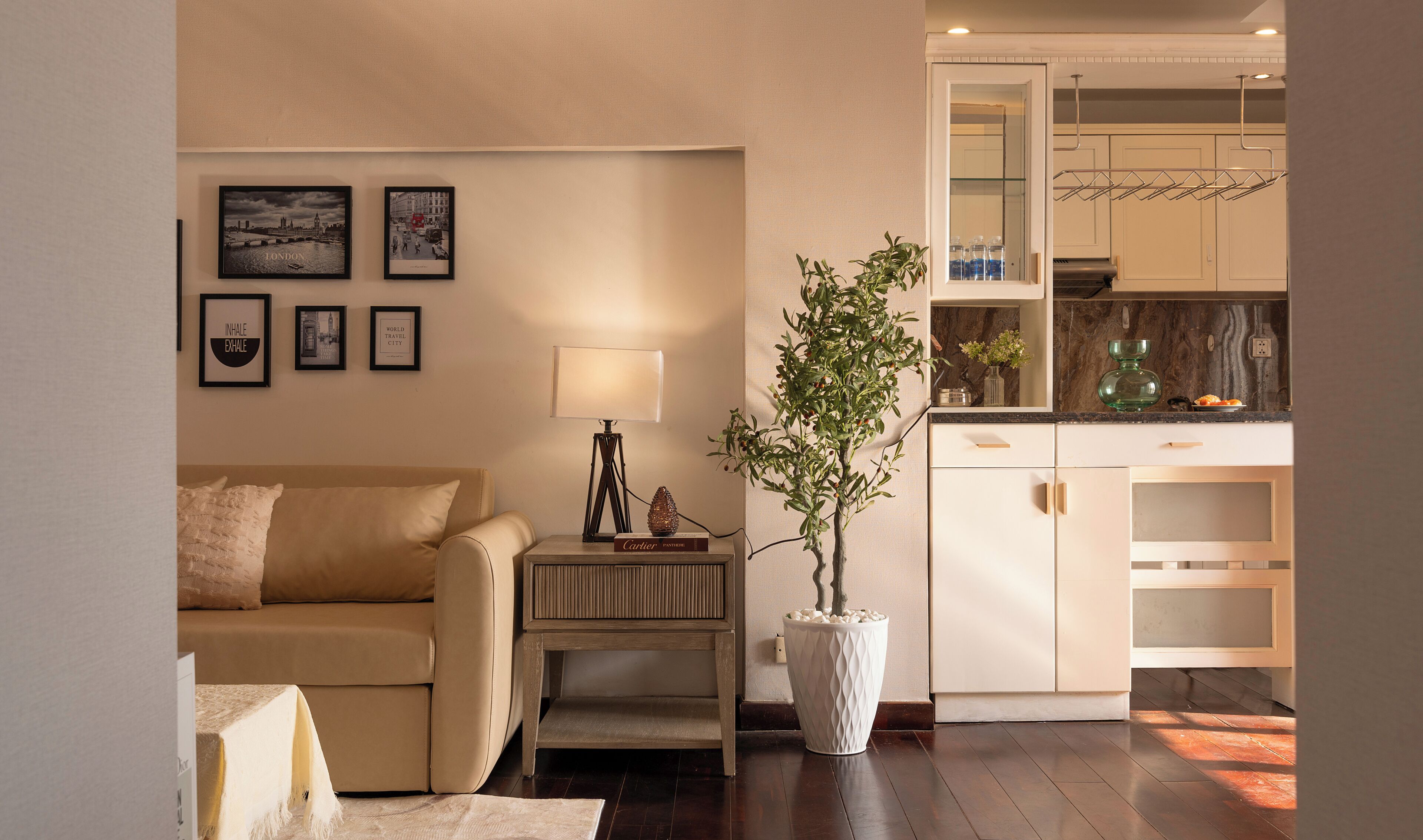 Luxury-Apartment, 2 Schlafzimmer, Stadtblick | Wohnbereich | Fernseher