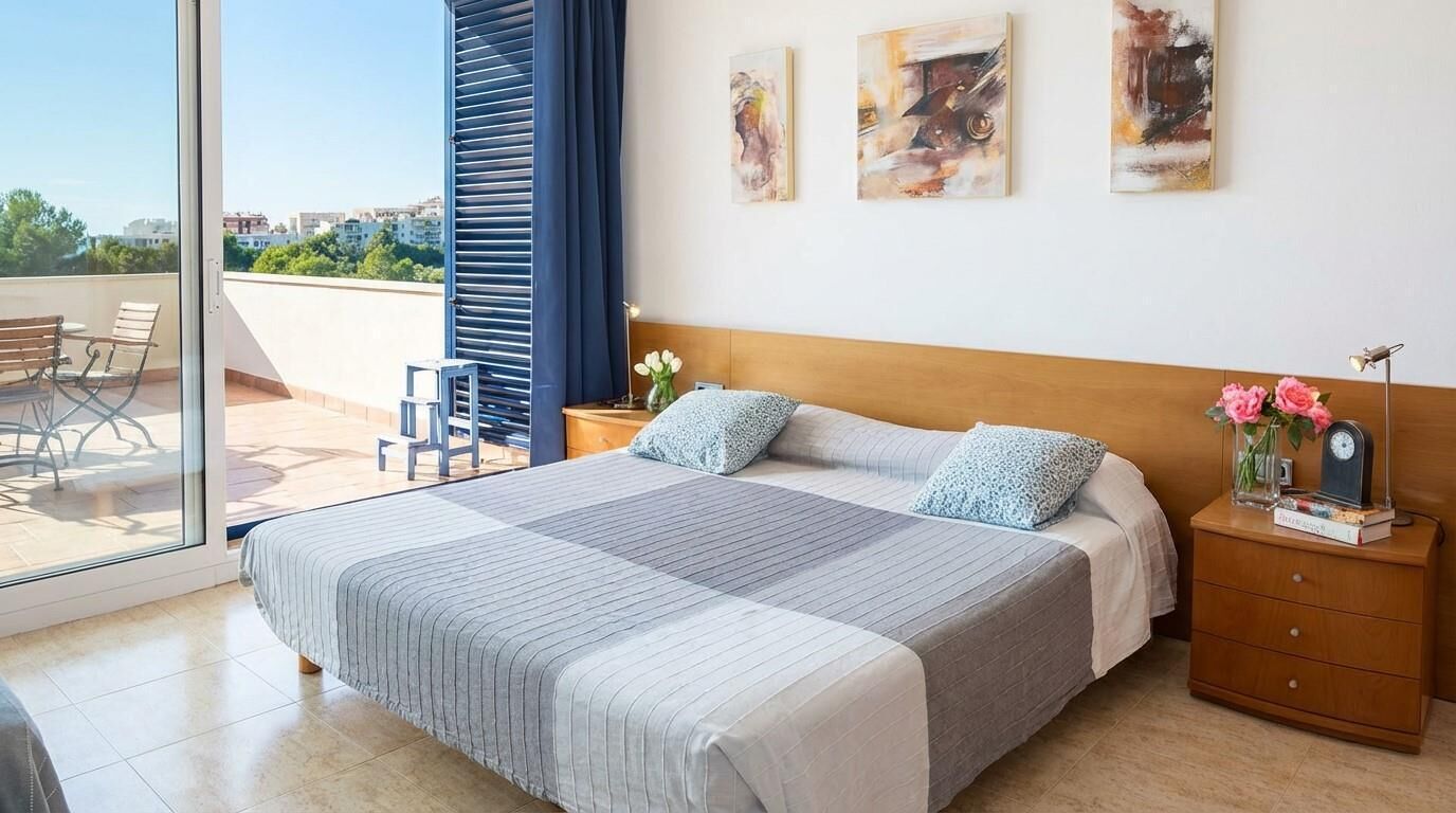 6 bedrooms, iron/ironing board, WiFi, bed sheets