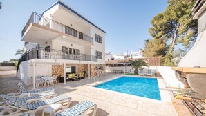 Pool - Villa Playa del Sur · 250m from the sea · 7 Suites · +19 guests  · Views 16 P (Capafonts)