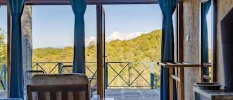 Quarto casal, varanda, vista para a montanha | Parte interna