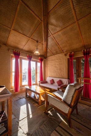 Phòng đôi, sân hiên, quang cảnh sân vườn | Khu phòng khách