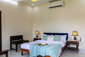 Villa Deluxe | Una cassaforte in camera, ferro/asse da stiro, Wi-Fi gratuito
