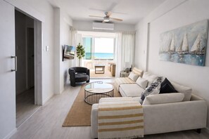 Living area - Perfect seafront 3-bedroom apartment in prime location (Larnaka)