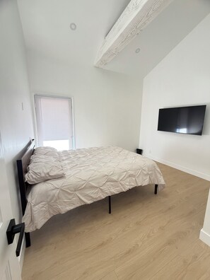 3 bedrooms, iron/ironing board, WiFi - 3-bedroom house in fantastic Los Angeles with AC and comfort share swimming pool (Los Angeles)