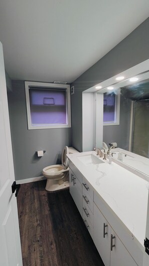 Bathroom - Modern 1400sqft 2BR Suite - AC (Kenmore)