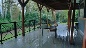 Outdoor dining - Modern 1400sqft 2BR Suite - AC (Kenmore)