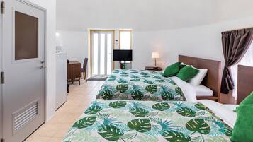 Iron/ironing board, WiFi (free)